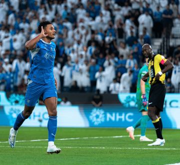 الهلال يهزم الاتحاد في الكلاسيكو ويتربع على قمة دوري روشن الهلال يهزم الاتحاد في الكلاسيكو ويتربع على قمة دوري روشن