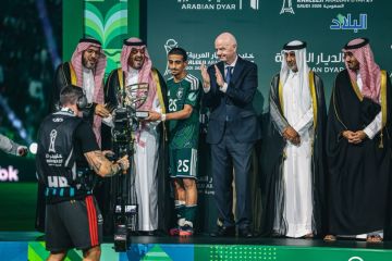وزير الرياضة يهنئ الأخضر بلقب خليجي 27 وزير الرياضة يهنئ الأخضر بلقب خليجي 27