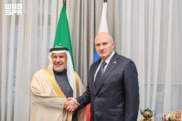 الدكتور عبدالله الربيعة يلتقي وزير الدفاع المدني والطوارئ الروسي الدكتور عبدالله الربيعة يلتقي وزير الدفاع المدني والطوارئ الروسي