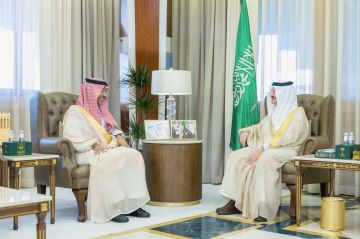 أمير الشرقية يستقبل وزير الإعلام ويؤكد أهمية تنمية المواهب الإعلامية أمير الشرقية يستقبل وزير الإعلام ويؤكد أهمية تنمية المواهب الإعلامية
