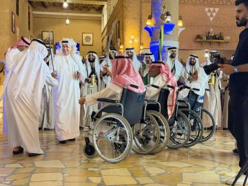 سعادة تكرم عطاء 15 عاما في خدمة كبار السن سعادة تكرم عطاء 15 عاما في خدمة كبار السن