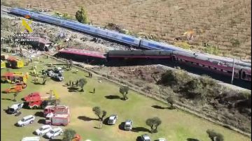 مقتل 64 شخصا على الأقل جراء حادث تصادم بين قطارين في إسبانيا مقتل 64 شخصا على الأقل جراء حادث تصادم بين قطارين في إسبانيا