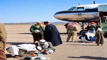 صورة نادرة توثق بدايات مطار المدينة المنورة عام 1950م صورة نادرة توثق بدايات مطار المدينة المنورة عام 1950م