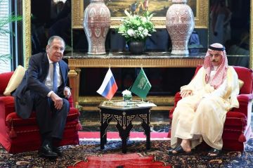 وزيرا خارجية روسيا والسعودية يبحثان العلاقات الثنائية بين البلدين وأمن الملاحة في الخليج وزيرا خارجية روسيا والسعودية يبحثان العلاقات الثنائية بين البلدين وأمن الملاحة في الخليج