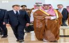 الرئيس الفرنسي يصل إلى الرياض وفي مقدمة مستقبليه نائب أمير المنطقة
