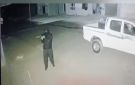 هجوم مرعب بقاذفة RPG .. ملثم يستهدف منزلا شمالي كركوك ويلوذ بالفرار.. فيديو