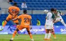 حكم دولي: إنذار لاعب الفيحاء للتهور في الدقيقة 19 صحيح.. فيديو