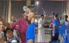 محزري يستجيب لجماهير الهلال بالتقاط الصور التذكارية .. فيديو