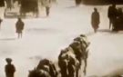مشاهد نادرة تعود لمنتصف القرن الماضي.. لقطات تاريخية توثق حياة الشارع في حلة القصمان بالرياض عام 1947.. فيديو - sa