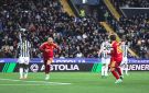 روما يكتسح أودينيزي ويواصل المنافسة على صدارة الدوري الإيطالي