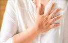 أسباب شائعة لألم الصدر المتكرر لدى الشابات