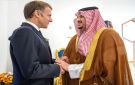 الرئيس الفرنسي يصل إلى الرياض وفي مقدمة مستقبليه نائب أمير المنطقة.. صور