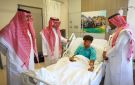 رئيس الفيحاء يزور لاعب الفريق بعد إصابته في استهداف مطار الملك خالد.. فيديو