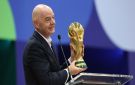 رئيس الفيفا يعتذر عن خطط بيع كأس العالم