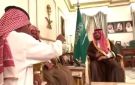 تدلل وأمر وعلى هذا الخشم.. موقف إنساني يتجلى فيه تواضع وقرب أمير الحدود الشمالية من المواطنين.. فيديو