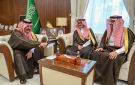 أمير حائل يستقبل الرئيس التنفيذي لتجمع حائل الصحي ويدشن حملة دربك وردي 