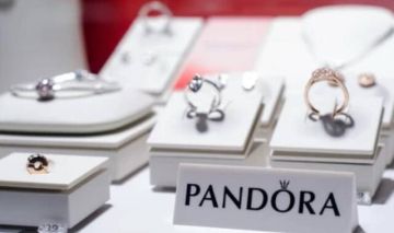 تقلبات الفضة تضغط على سهم أكبر شركة مجوهرات في العالم تقلبات الفضة تضغط على سهم أكبر شركة مجوهرات في العالم