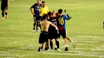 سقوط ميسي في مباراة ودية ببورتوريكو يثير مخاوف أمنية.. فيديو سقوط ميسي في مباراة ودية ببورتوريكو يثير مخاوف أمنية.. فيديو