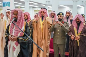 محافظ الدرعية يؤدي صلاة الاستسقاء محافظ الدرعية يؤدي صلاة الاستسقاء