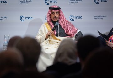 وزير الخارجية يشارك في جلسة نقاش عن الشرق الأوسط ضمن جلسات مؤتمر ميونخ للأمن 2026 وزير الخارجية يشارك في جلسة نقاش عن الشرق الأوسط ضمن جلسات مؤتمر ميونخ للأمن 2026