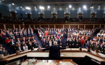 حرب لم يقرها الكونغرس.. منتقدو ترامب يدينون الهجوم على إيران حرب لم يقرها الكونغرس.. منتقدو ترامب يدينون الهجوم على إيران