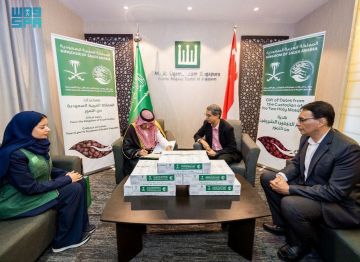  سلمان للإغاثة يسلم 25 طنا من التمور هدية المملكة لجمهورية سنغافورة