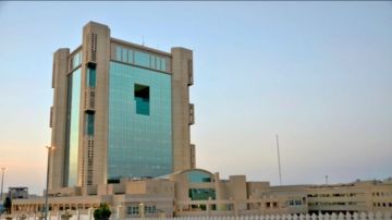 أمانة جدة تضبط 5,200 قطعة وملصق لملابس رياضية مقلدة أمانة جدة تضبط 5,200 قطعة وملصق لملابس رياضية مقلدة