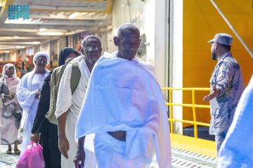 استقبال أولى رحلات ضيوف الرحمن القادمين لأداء العمرة خلال شهر رمضان عبر ميناء جدة الإسلامي استقبال أولى رحلات ضيوف الرحمن القادمين لأداء العمرة خلال شهر رمضان عبر ميناء جدة الإسلامي