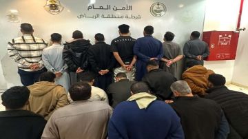 القبض على 36 مقيما ظهروا في فيديو يتشاجرون أمام معرض لبيع السيارات بالرياض..فيديو