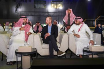 وزير الرياضة ورئيس اتحاد الرياضات الإلكترونية يستقبلان أمير ويلز في SEF أرينا وزير الرياضة ورئيس اتحاد الرياضات الإلكترونية يستقبلان أمير ويلز في SEF أرينا