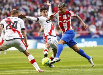 فاييكانو يصعق أتلتيكو مدريد بثلاثية في الدوري الإسباني