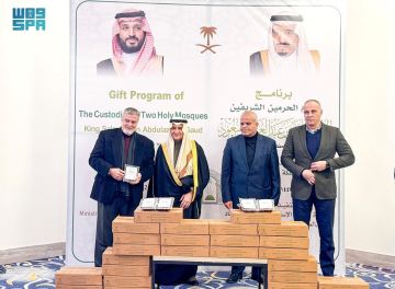  الشؤون الإسلامية تدشن برنامجي خادم الحرمين لتفطير الصائمين وتوزيع التمور في الأردن