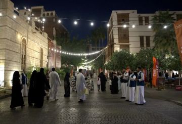 سكان المملكة ينفقون نحو 14 مليار ريال خلال أسبوع سكان المملكة ينفقون نحو 14 مليار ريال خلال أسبوع