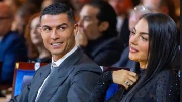 على طريقتها الخاصة.. جورجينا تدعم كريستيانو رونالدو (صور) على طريقتها الخاصة.. جورجينا تدعم كريستيانو رونالدو (صور)