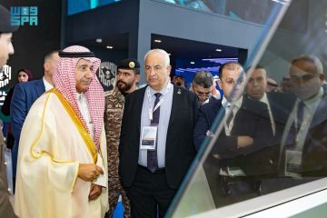 وزير الداخلية الفلسطيني يزور جناح وزارة الداخلية في معرض الدفاع العالمي