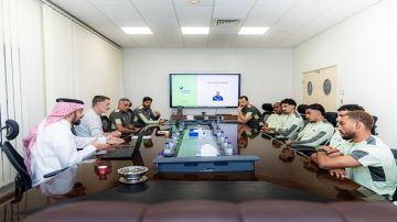 الجهاز الفني للأخضر يزور لاعبي الفتح والأخدود.. صور