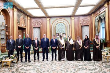 نائب رئيس مجلس الشورى يلتقي وفدا من لجنة الشؤون الخارجية والدفاع والقوات المسلحة بمجلس الشيوخ الفرنسي