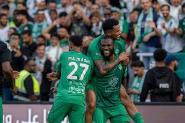 الأهلي يدك شباك الشباب بخماسية ويتصدر روشن مؤقتا الأهلي يدك شباك الشباب بخماسية ويتصدر روشن مؤقتا