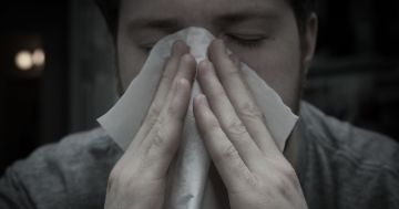 لماذا يشتد الزكام على البعض دون غيرهم؟.. دراسة تكشف السر