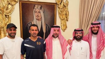 لقطة ودية تجمع محرز بالحوسني والأمير عبدالله بن سعد