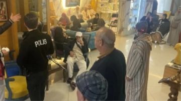 معتمرون يقعون ضحايا احتيال رحلات العمرة ويعلقون بتركيا معتمرون يقعون ضحايا احتيال رحلات العمرة ويعلقون بتركيا