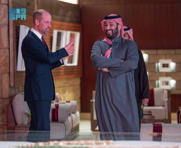 ولي العهد يستقبل ولي عهد بريطانيا ويصطحبه في جولة بحي الطريف التاريخي في الدرعية