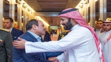 فخامة السيسي يغادر جدة وولي العهد في مقدمة مودعيه.. صور