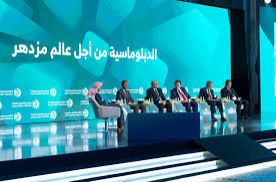 سفراء يناقشون دور الإعلام في صناعة دبلوماسية التأثير خلال المنتدى السعودي للإعلام سفراء يناقشون دور الإعلام في صناعة دبلوماسية التأثير خلال المنتدى السعودي للإعلام