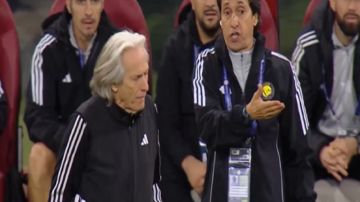 شجار بين جيسوس ومساعده في لقاء النجمة.. فيديو