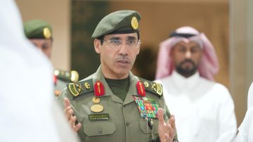 مدير عام الجوازات يتفقد سير العمل في جوازات ميناء جدة الإسلامي مدير عام الجوازات يتفقد سير العمل في جوازات ميناء جدة الإسلامي