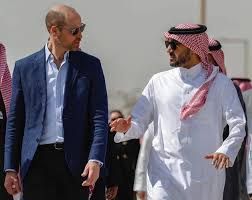 وزير الرياضة يستقبل ولي عهد بريطانيا ويصطحبه في جولة على مشروع المسار الرياضي