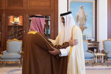 أمير قطر يبحث مع وزير الدفاع السعودي العلاقات الثنائية والوضع في المنطقة أمير قطر يبحث مع وزير الدفاع السعودي العلاقات الثنائية والوضع في المنطقة