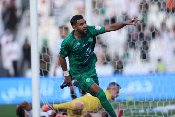 الأهلي يضرب الشباب بخماسية قاسية