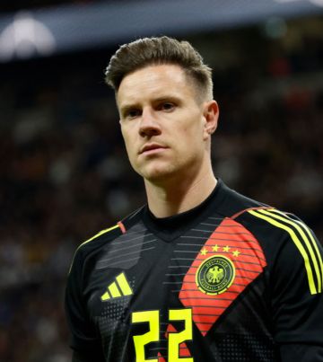 مدرب ألمانيا يتوقع غياب طويلا للحارس تير شتيغن